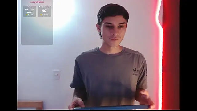 Snapshot of axel_davis_ chatting on 10.17.25 axel davis  online show from 10.17.25