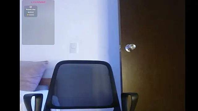 Snapshot of axel_davis_ chatting on 10.21.25 axel davis  online show from 10.21.25