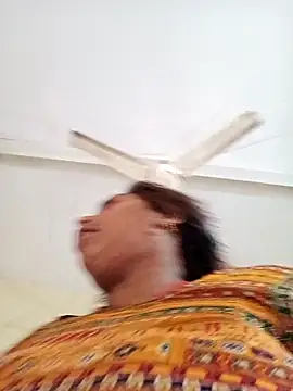 Snapshot of Hot_crety chatting on 10.30.25 Hot crety online show from 10.30.25