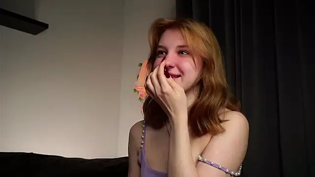 Snapshot of EasterBonney chatting on 09.24.25 EasterBonney online show from 09.24.25