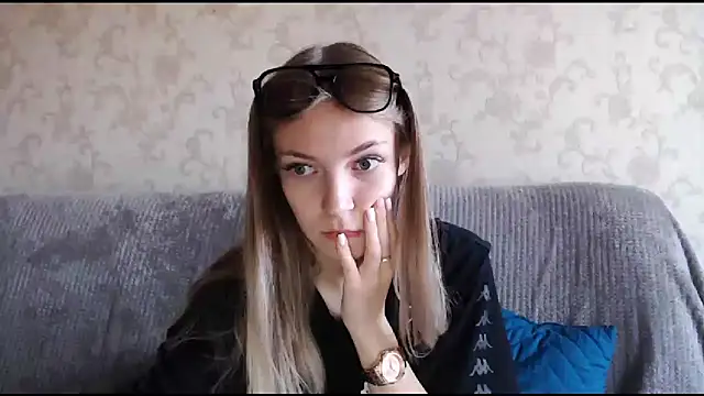 HitGyrl online show from 09.26.25