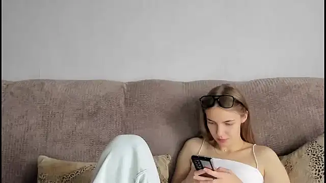 HitGyrl online show from 11.05.25