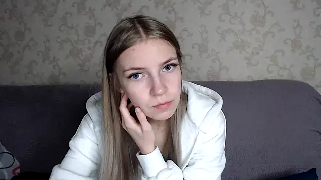 HitGyrl online show from 11.23.25