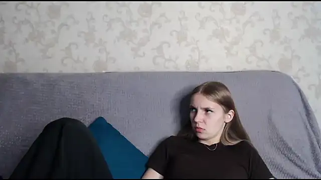 HitGyrl online show from 12.04.25