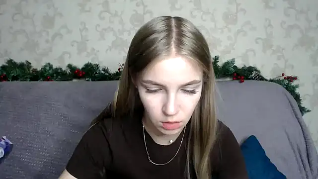 HitGyrl online show from 12.16.25