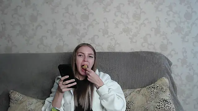 HitGyrl online show from 04.18.26