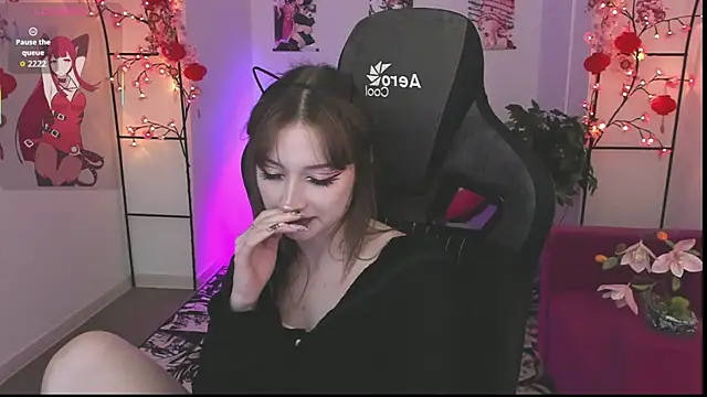 Snapshot of LiliLuna chatting on 04.09.26 LiliLuna online show from 04.09.26