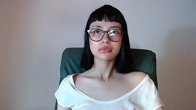 Snapshot of _mavis2 chatting on 10.08.25 mavis2 online show from 10.08.25