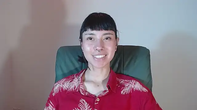 Snapshot of _mavis2 chatting on 10.20.25 mavis2 online show from 10.20.25