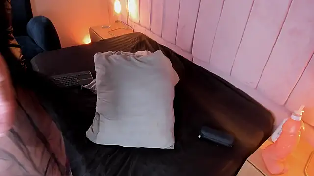 Hillary Collins1 online show from 02.21.26