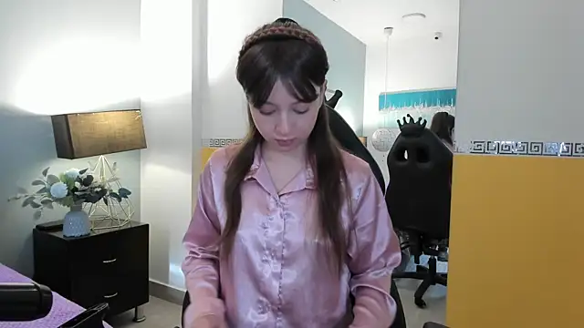 Snapshot of VioletaNova chatting on 04.23.26 VioletaNova online show from 04.23.26