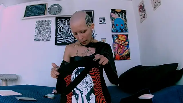 plutonbluemooon333 online show from 04.30.26