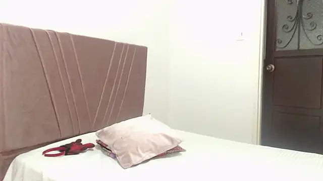 nathaly jones  online show from 11.25.25