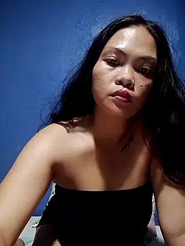 Snapshot of missluvv chatting on 09.24.25 missluvv online show from 09.24.25