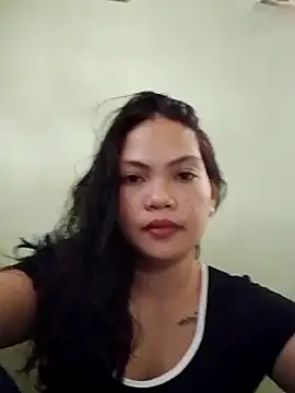Snapshot of missluvv chatting on 10.21.25 missluvv online show from 10.21.25