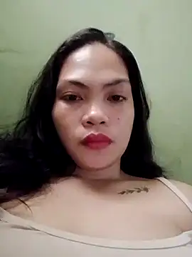 Snapshot of missluvv chatting on 10.23.25 missluvv online show from 10.23.25