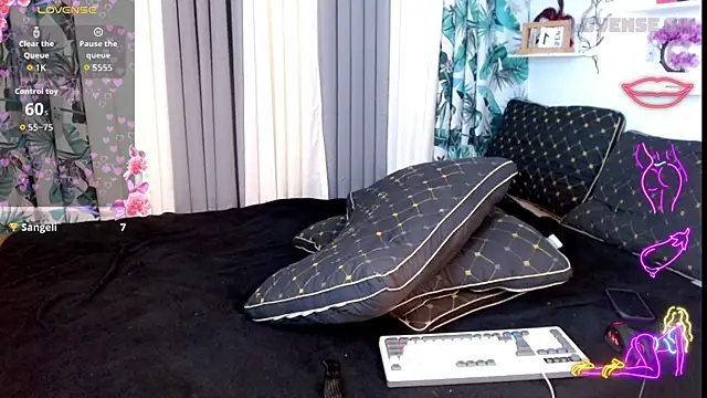 Snapshot of extremeLian chatting on 09.19.25 extremeLian online show from 09.19.25