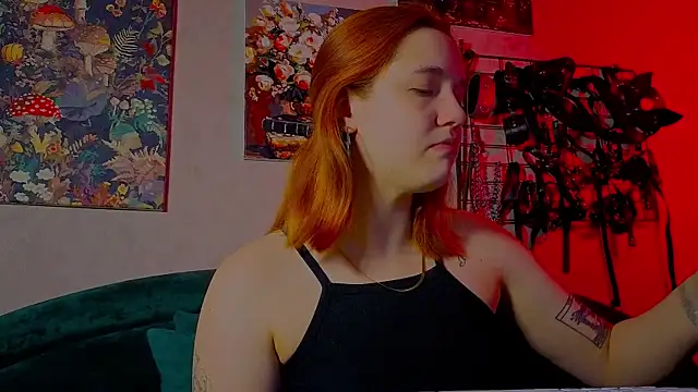 Snapshot of the_high_priestess chatting on 04.25.26 the high priestess online show from 04.25.26