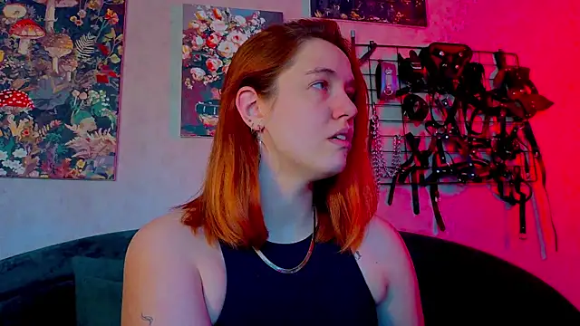 Snapshot of the_high_priestess chatting on 05.19.26 the high priestess online show from 05.19.26