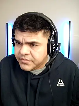 Snapshot of perversus12 chatting on 02.25.26 perversus12 online show from 02.25.26