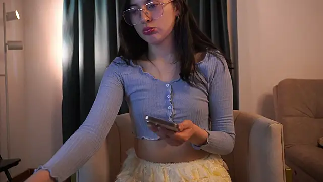 Snapshot of Auralea chatting on 03.21.26 Auralea online show from 03.21.26