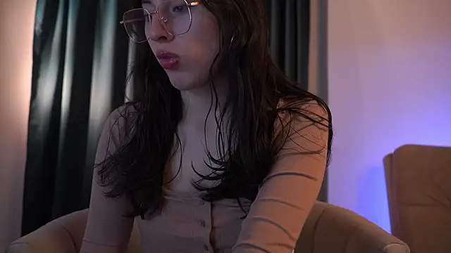 Snapshot of Auralea chatting on 03.27.26 Auralea online show from 03.27.26