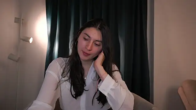 Snapshot of Auralea chatting on 05.12.26 Auralea online show from 05.12.26