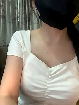 Snapshot of Dior_baby chatting on 09.28.25 Dior baby online show from 09.28.25