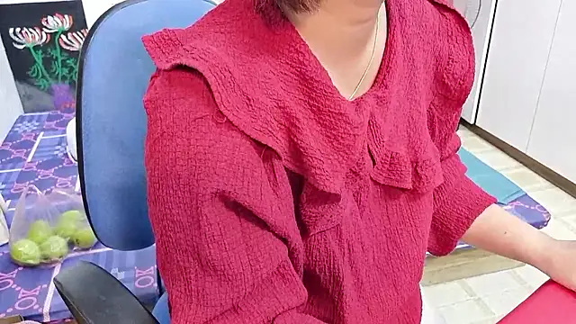 Snapshot of MichiLovely chatting on 10.29.25 MichiLovely online show from 10.29.25