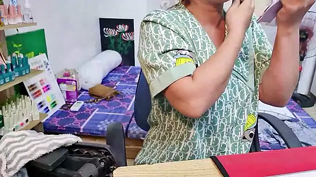 Snapshot of MichiLovely chatting on 10.30.25 MichiLovely online show from 10.30.25