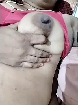 Snapshot of beena01 chatting on 09.09.25 beena01 online show from 09.09.25