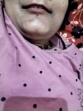 Snapshot of beena01 chatting on 10.20.25 beena01 online show from 10.20.25