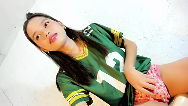 Snapshot of CUTIE_GIRLSX chatting on 06.23.26 CUTIE GIRLSX online show from 06.23.26