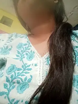 Snapshot of Hot_siiii chatting on 10.21.25 Hot siiii online show from 10.21.25