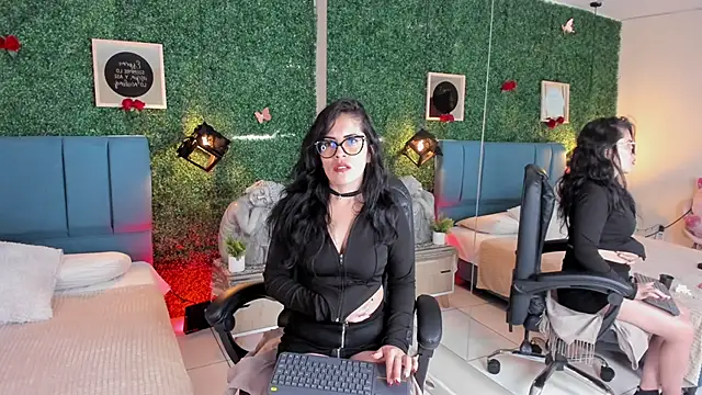 Linagh  online show from 12.16.25