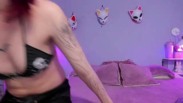 Snapshot of Zoe_Lynch_ chatting on 10.07.25 Zoe Lynch online show from 10.07.25