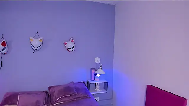 Zoe Lynch  online show from 11.19.25