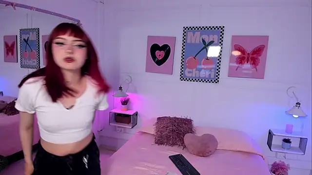 Zoe Lynch  online show from 12.17.25