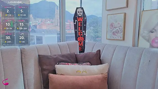 Zoey thompson online show from 10.29.25