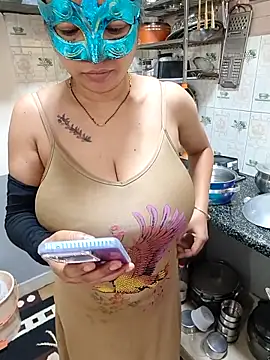 Snapshot of Queen_Nightt chatting on 09.12.25 Queen Nightt online show from 09.12.25