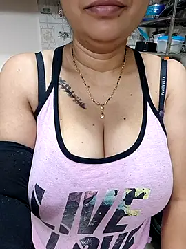 Snapshot of Queen_Nightt chatting on 09.15.25 Queen Nightt online show from 09.15.25