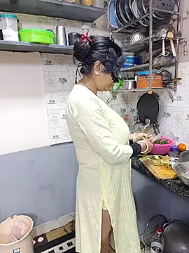 Queen Nightt online show from 01.11.26