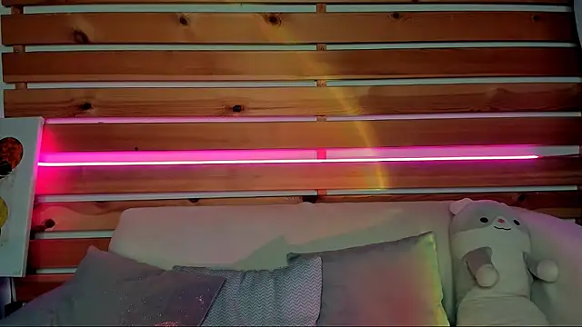 Lori Williams online show from 10.07.25