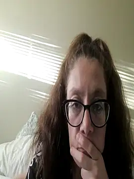 isabellenoela online show from 10.31.25