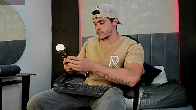 Snapshot of Liam_walk_ chatting on 10.02.25 Liam walk online show from 10.02.25