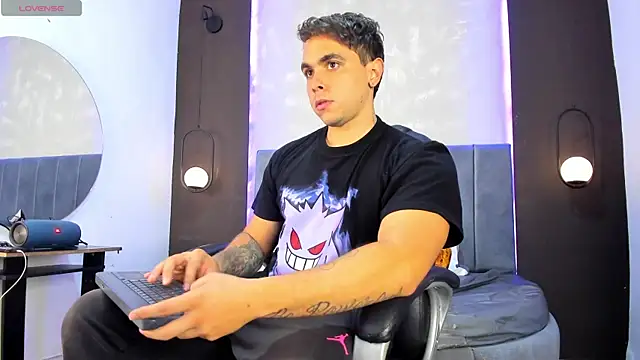 Snapshot of Liam_walk_ chatting on 10.14.25 Liam walk online show from 10.14.25