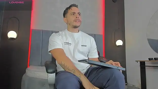 Liam walk  online show from 04.08.26