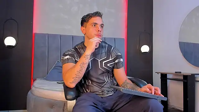 Liam walk  online show from 04.15.26