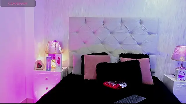 Pamelamiler   online show from 02.25.26