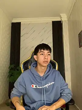 Snapshot of seb_2-007- chatting on 11.12.25 seb 2-007- online show from 11.12.25